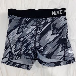 Nike Pro Camoflauge Size Small Spanks